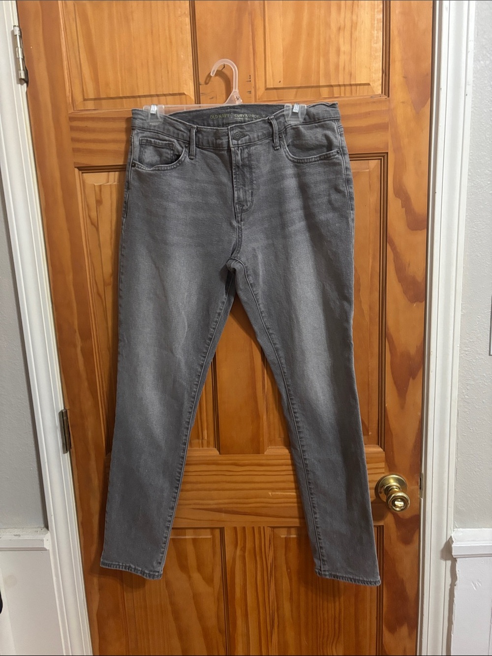 Old Navy Straight Leg Women's Gray Jeans - Classic Everyday Style